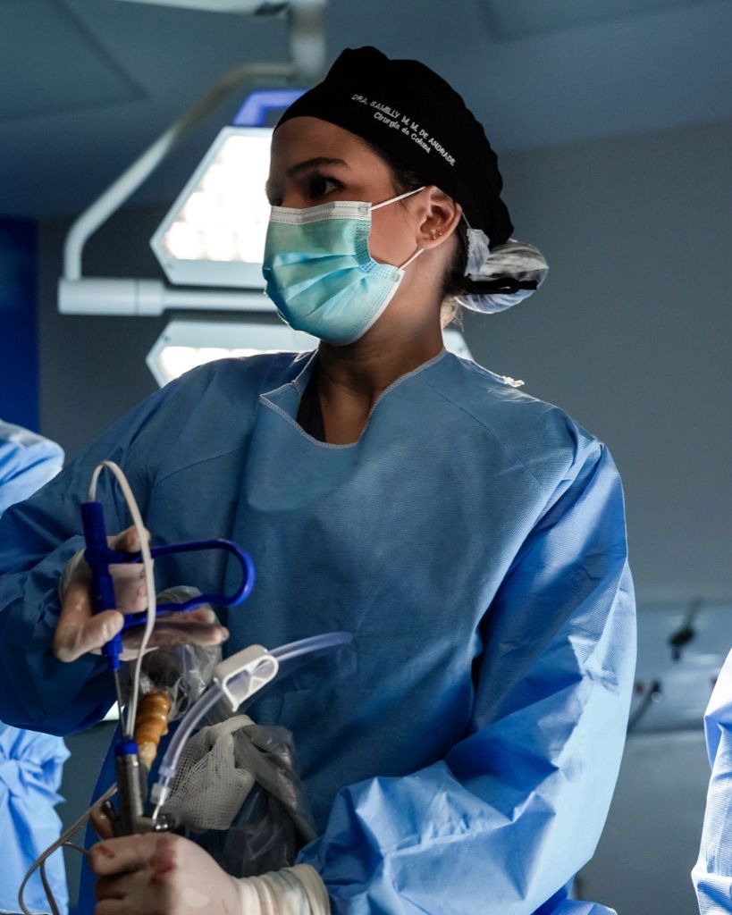 Dra. Samilly de Andrade em procedimento cirúrgico endoscópico